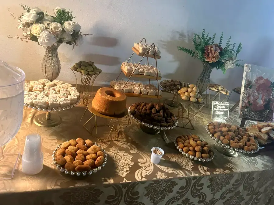 Mesa de coffee break sofisticada para empresas